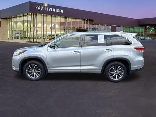 2017 Toyota Highlander SE
