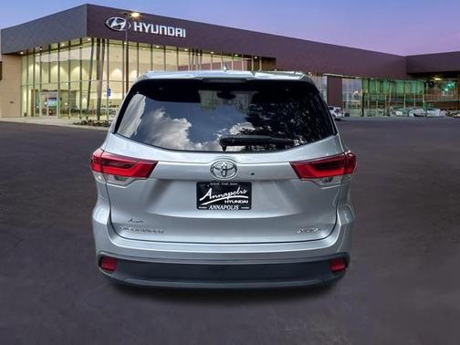 2017 Toyota Highlander SE