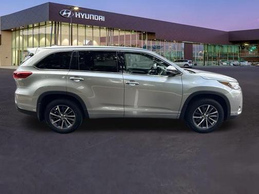 2017 Toyota Highlander SE