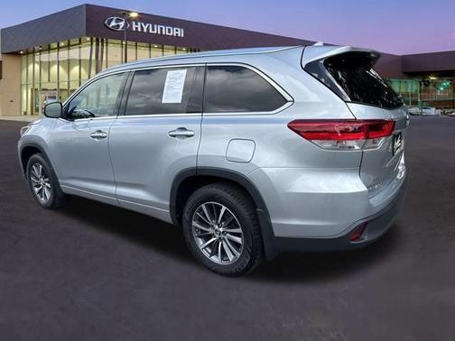 2017 Toyota Highlander SE