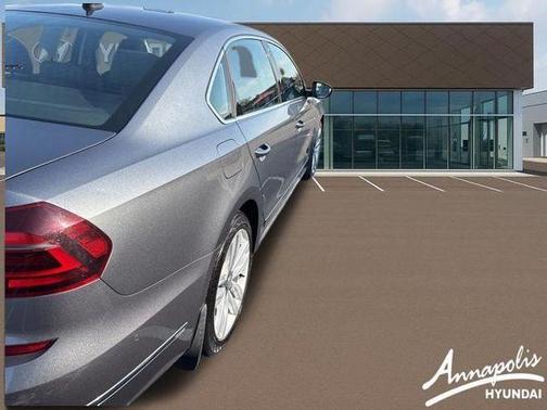 Platinum Gray Metallic 2017 Volkswagen Passat V6 SEL Premium