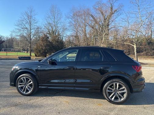 2022 Audi Q3 45 S line Premium