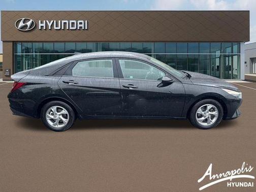 Phantom Black 2022 Hyundai ELANTRA SE