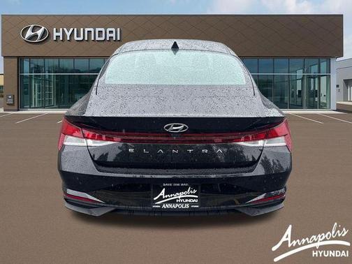 Phantom Black 2022 Hyundai ELANTRA SE