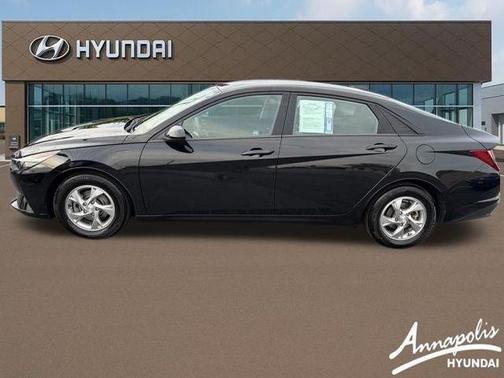 Phantom Black 2022 Hyundai ELANTRA SE