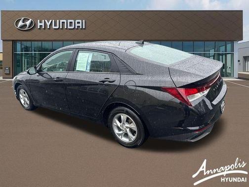 Phantom Black 2022 Hyundai ELANTRA SE