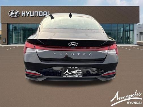 Phantom Black 2022 Hyundai ELANTRA SE