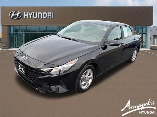 Phantom Black 2022 Hyundai ELANTRA SE