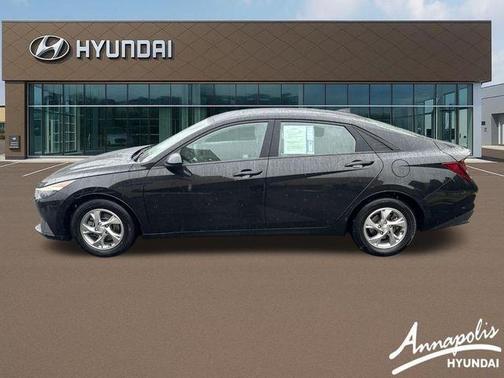 Phantom Black 2022 Hyundai ELANTRA SE