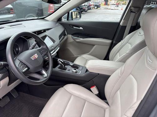 2023 Cadillac XT4 Premium Luxury