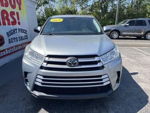 SILVER 2019 Toyota Highlander LE