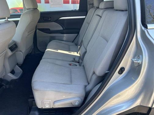 SILVER 2019 Toyota Highlander LE