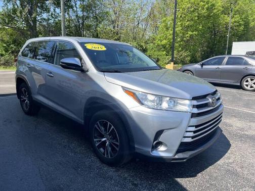 SILVER 2019 Toyota Highlander LE