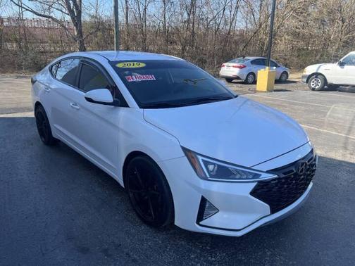 2019 Hyundai ELANTRA SE