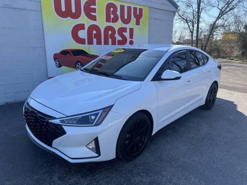 2019 Hyundai ELANTRA SE