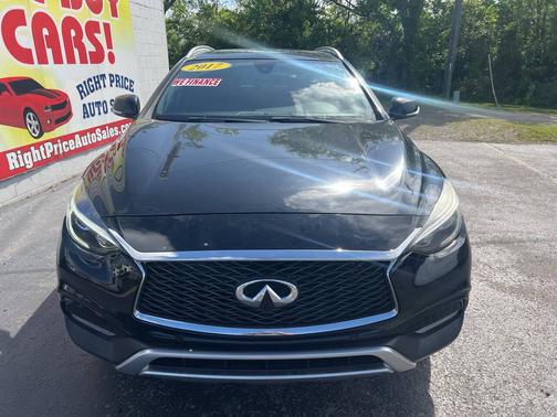 2017 INFINITI QX30 Luxury