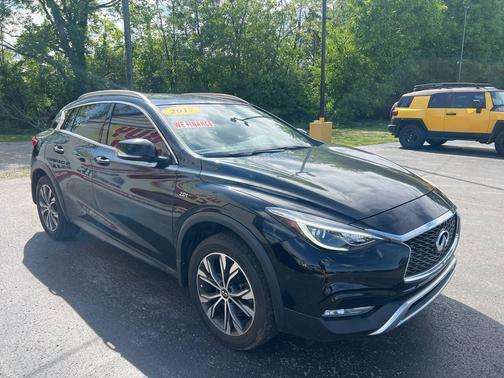 2017 INFINITI QX30 Luxury
