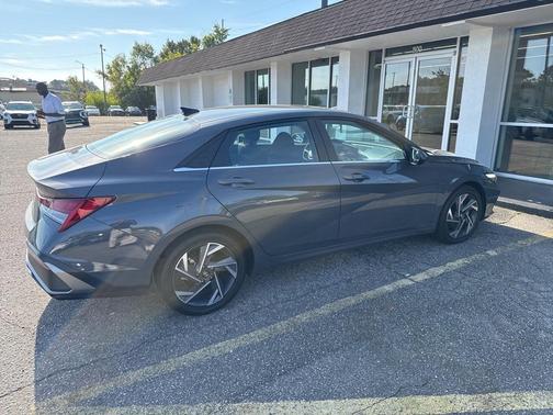 2025 Hyundai ELANTRA SEL