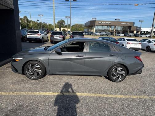 2025 Hyundai ELANTRA SEL