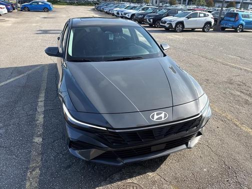 2025 Hyundai ELANTRA SEL