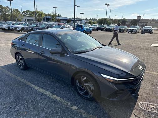 2025 Hyundai ELANTRA SEL