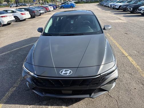 2025 Hyundai ELANTRA SEL