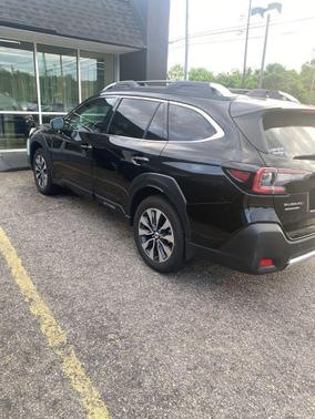 Crystal Black Silica 2025 Subaru Outback Touring XT