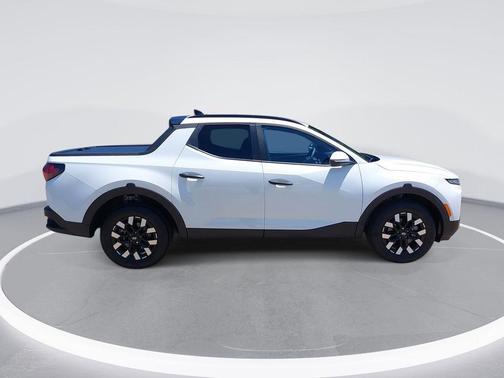 Atlas White 2025 Hyundai SANTA CRUZ SEL Activity