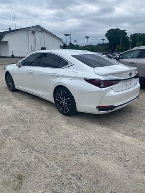 Eminent White Pearl 2024 Lexus ES 300h Base