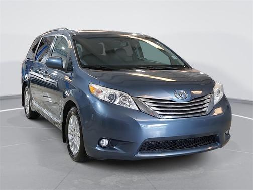 2017 Toyota Sienna XLE