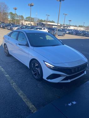 2024 Hyundai ELANTRA SEL