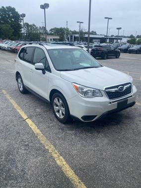 Crystal White Pearl 2016 Subaru Forester 2.5i Premium