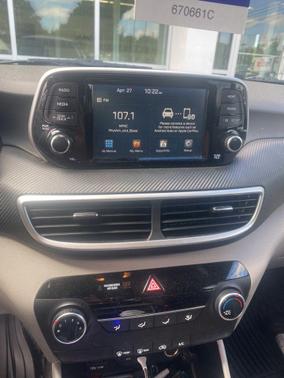 Black Noir Pearl 2020 Hyundai TUCSON SE