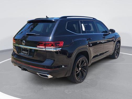 Deep Black 2023 Volkswagen Atlas 3.6L SE w/Technology