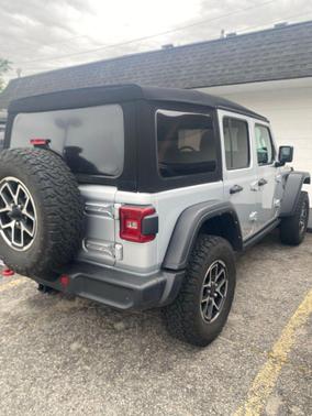 Silver Zynith Clearcoat 2024 Jeep Wrangler Rubicon