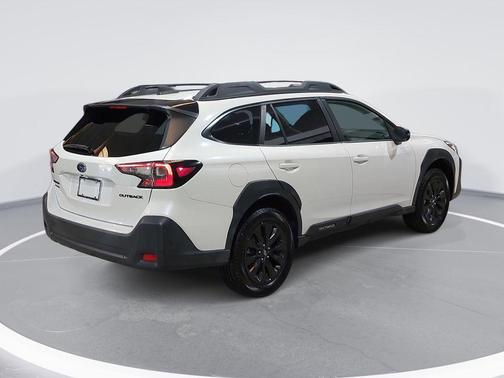 Crystal White Pearl 2023 Subaru Outback Onyx Edition