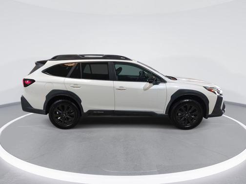 Crystal White Pearl 2023 Subaru Outback Onyx Edition
