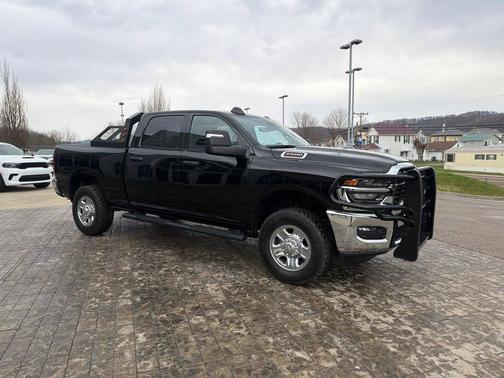 2025 RAM 2500 Tradesman Crew Cab 4x4 6'4' Box
