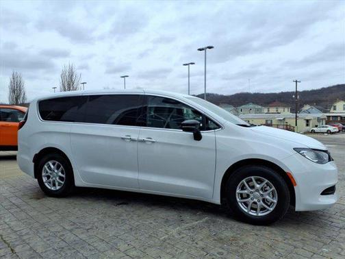 2026 Chrysler Voyager LX