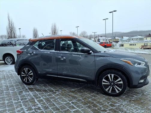 2020 Nissan Kicks SR