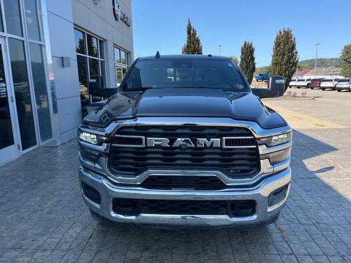 2026 RAM 2500 Tradesman Crew Cab 4x4 6'4' Box