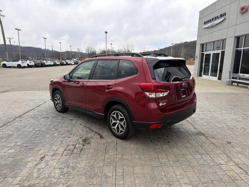 2024 Subaru Forester Premium