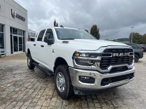 2026 RAM 2500 Tradesman Crew Cab 4x4 6'4' Box
