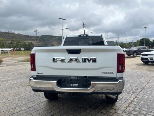 2026 RAM 2500 Tradesman Crew Cab 4x4 6'4' Box
