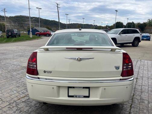 2005 Chrysler 300C Base