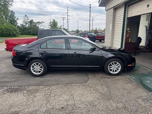 Tuxedo Black Metallic 2010 Ford Fusion SE