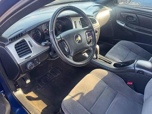 Blue 2006 Chevrolet Monte Carlo LT