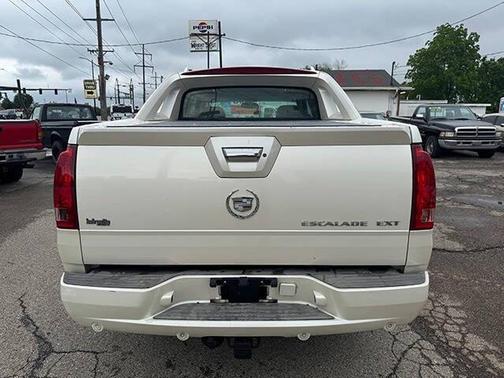 2004 Cadillac Escalade EXT Base