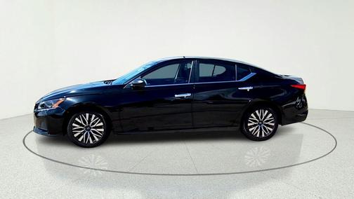 Black 2024 Nissan Altima 2.5 SV
