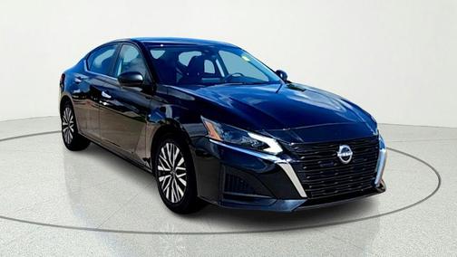 Black 2024 Nissan Altima 2.5 SV